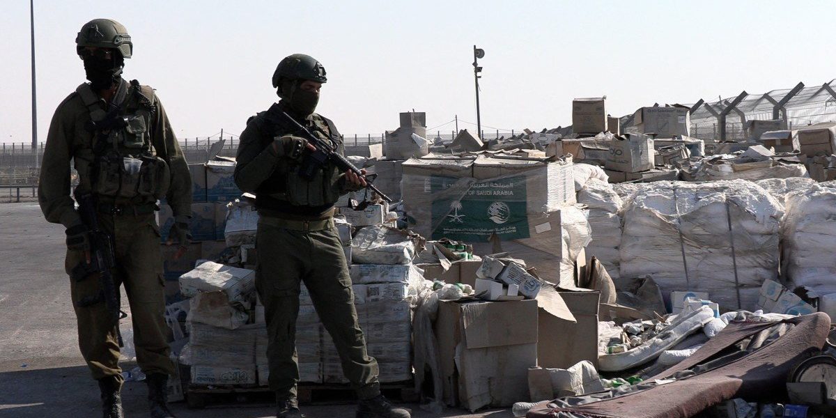 Israel mata comandante do Hamas em Gaza; civis morrem em ataques