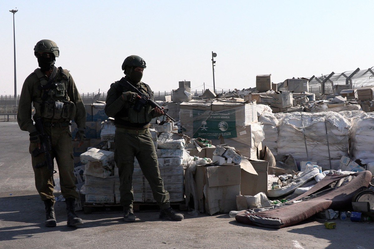 Israel mata comandante do Hamas em Gaza; civis morrem em ataques