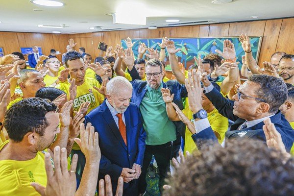 PT divulga carta e busca aproximação com eleitorado evangélico